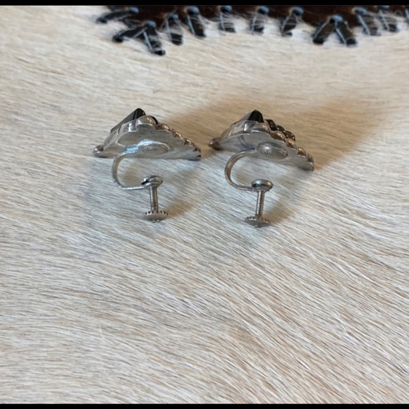 Vintage Art Deco Artisan Silver and Onyx Screw Back Earrings - Picture 8 of 10